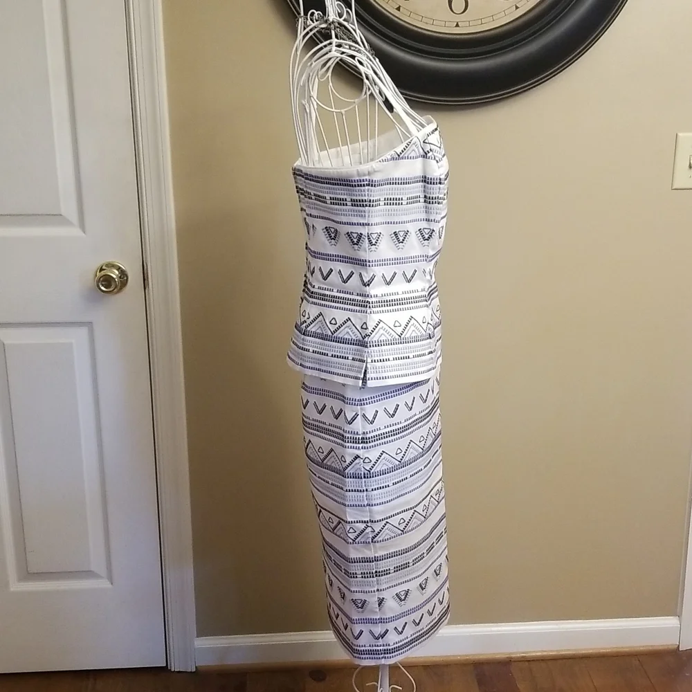 White House Black Market top and skirt - Picture 4 of 15